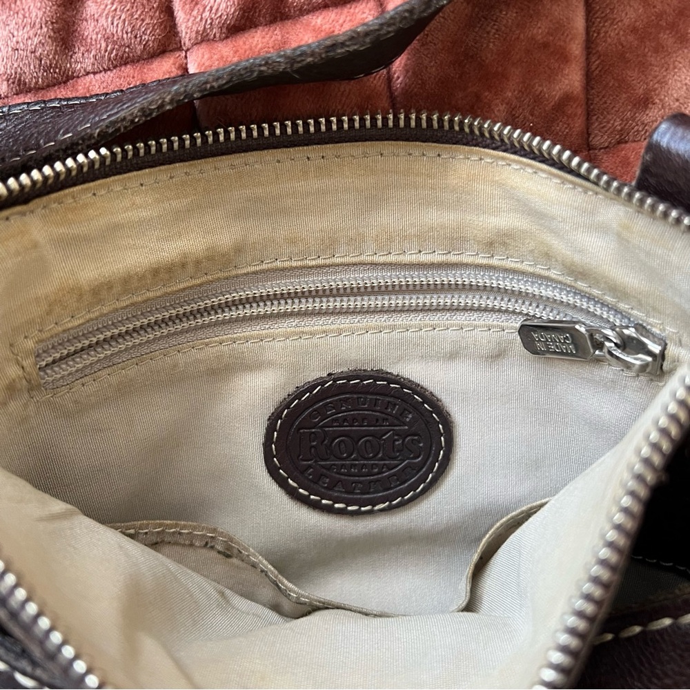 ROOTS Vintage Chocolate Brown Crossbody Leather Bag - Picture 8 of 11